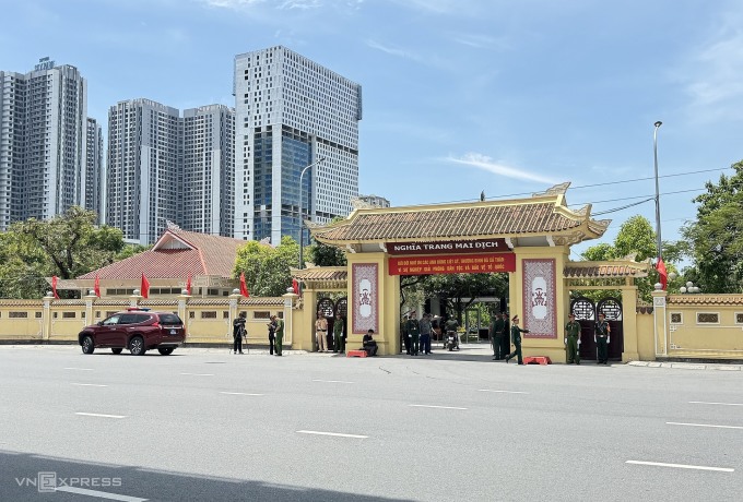 Linh xa chở di hài Tổng Bí thư Nguyễn Phú Trọng trên đường phố Hà Nội - 12