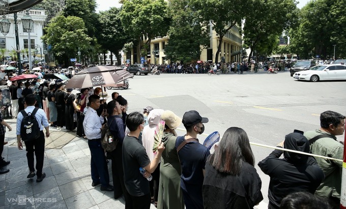 Linh xa chở di hài Tổng Bí thư Nguyễn Phú Trọng trên đường phố Hà Nội - 4