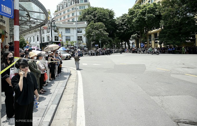 Linh xa chở di hài Tổng Bí thư Nguyễn Phú Trọng trên đường phố Hà Nội - 7