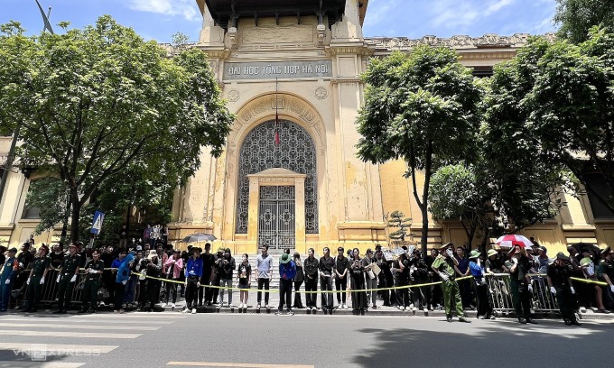 Linh xa chở di hài Tổng Bí thư Nguyễn Phú Trọng trên đường phố Hà Nội - 5