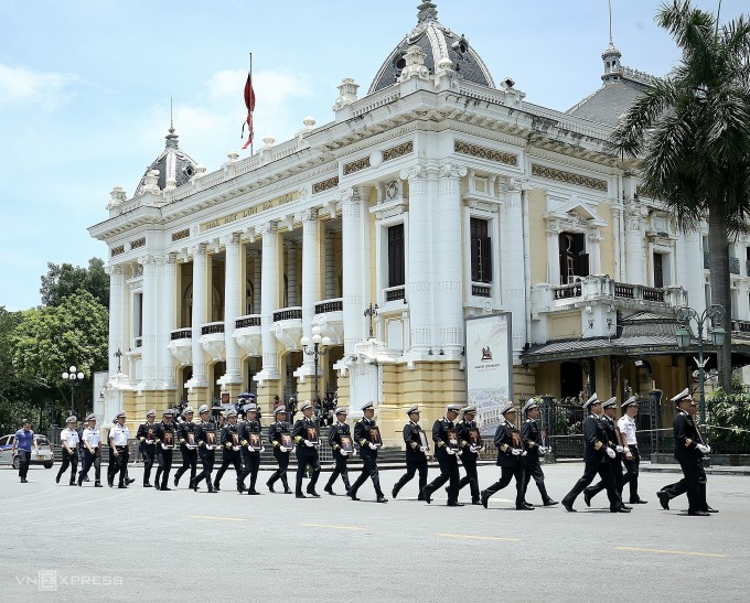 Linh xa chở di hài Tổng Bí thư Nguyễn Phú Trọng trên đường phố Hà Nội - 10
