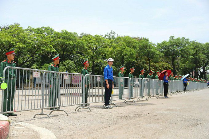 Linh xa chở di hài Tổng Bí thư Nguyễn Phú Trọng trên đường phố Hà Nội - 14